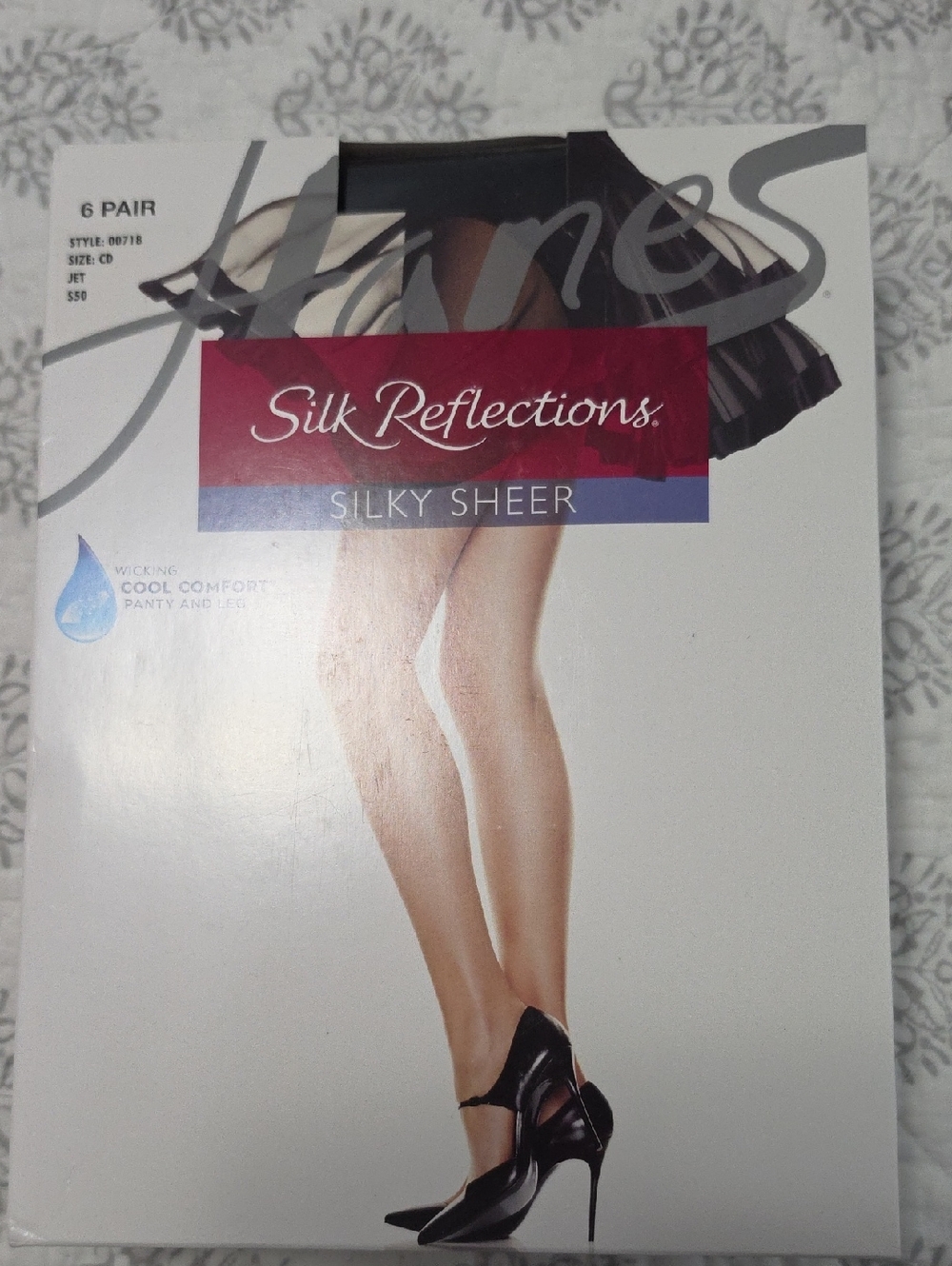 Hanes Silk Reflections Silky Sheer Pantyhose - Jet Black